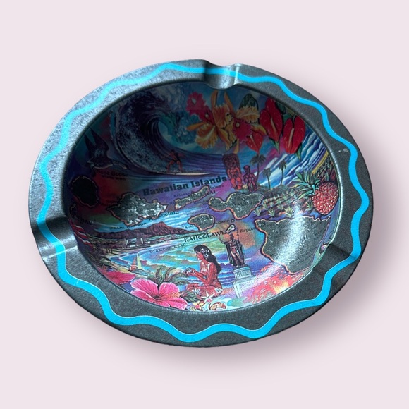 Vintage Other - Vintage 1970s Ken Haag Hawaii Souvenir Round Metal Ash Tray Colorful Tin